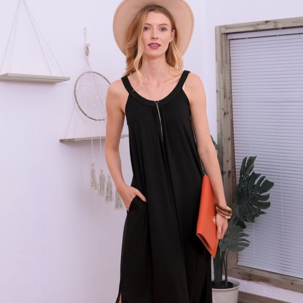 ROUND NECK WITH FRONT SHIRRING DETAILED MAXI DRESS Black